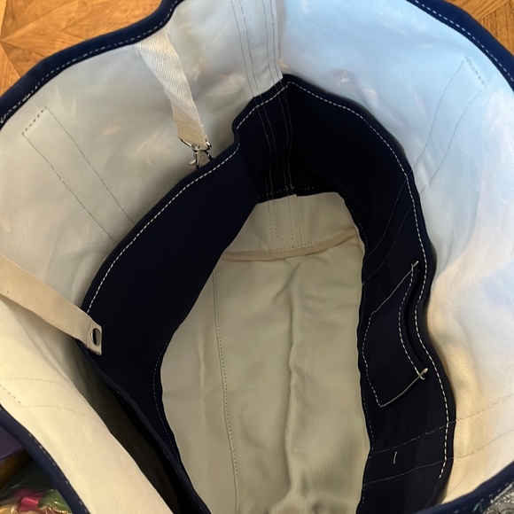 Lands’ End Long-Handle Large Zip-Top Black Tropical Floral Canvas Shoulder Bag - Picture 2 of 5